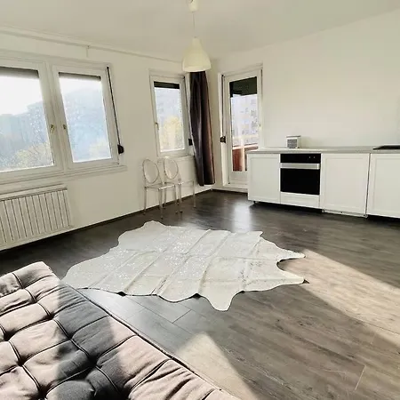 Location * Budapeszt